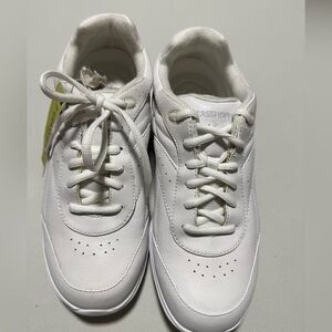 Grasshopper athletic shoes. Size 8. NWT